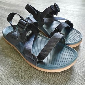 Price Drop! Women’s Navy Chaco Lowdown Sandals